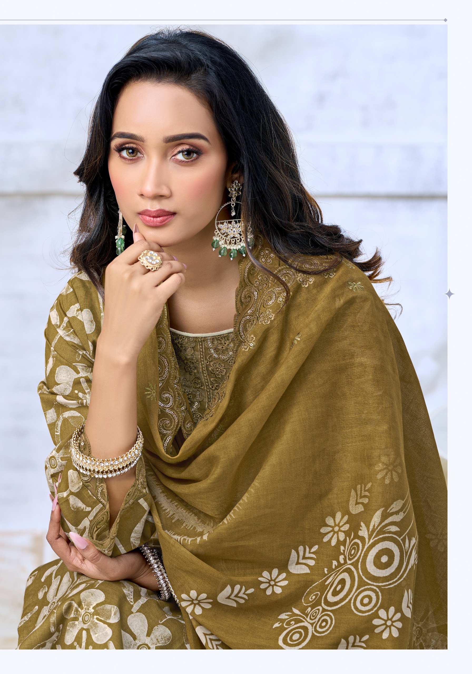 Alok Suit – Farinaz