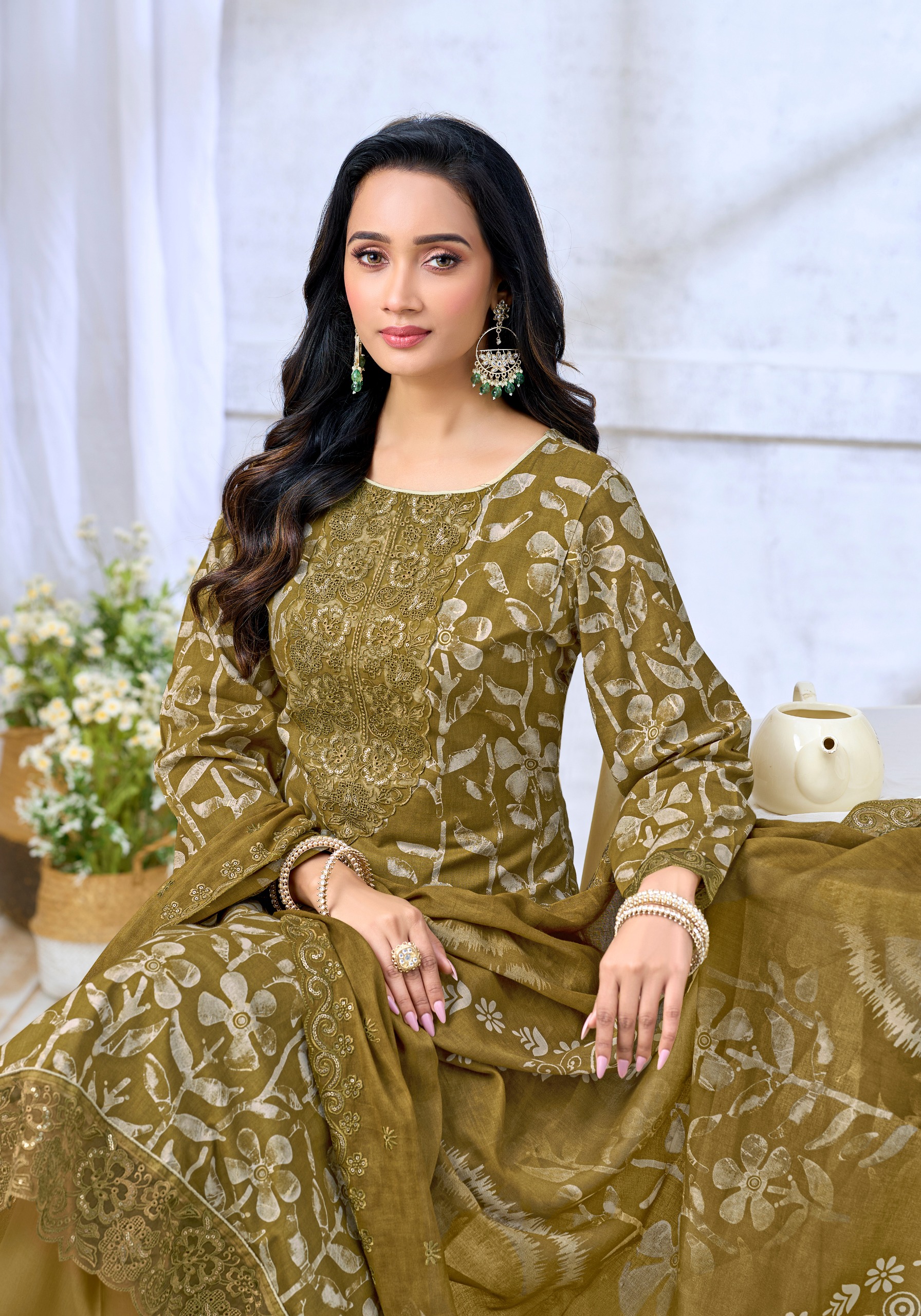 Alok Suit – Farinaz